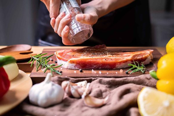 Guide pour l'achat d'un grill à pierre de lave pour une expérience de barbecue unique